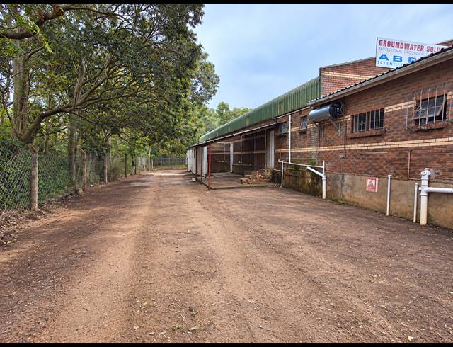 900M² WAREHOUSE TO LET IN MEISIES HALT